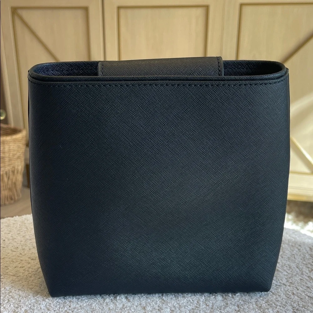 Beautiful Tory Burch Black Crossbody Bag - Picture 2 of 6